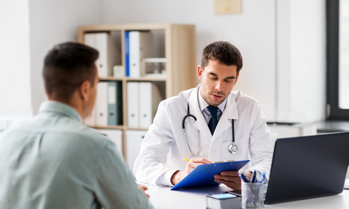 Préparer les professionnels aux discussions difficiles : une étude qui révèle des résultats surprenants