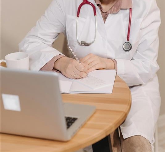 Plume IA, un outil de transcription de notes cliniques basé sur l’IA à l’essai chez nous !